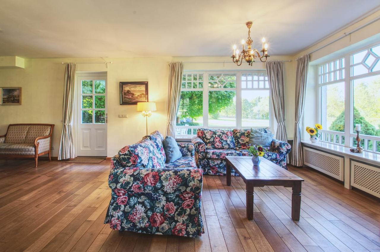 Reetdachhaus Mit Grossem Garten Und Kamin Marlow Bagian luar foto